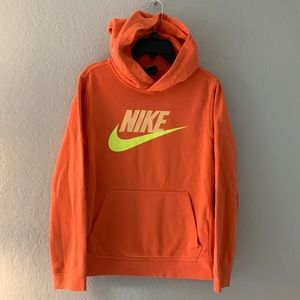 Nicely used Nike boys (or girls 😉) hoodie!  Sz Large